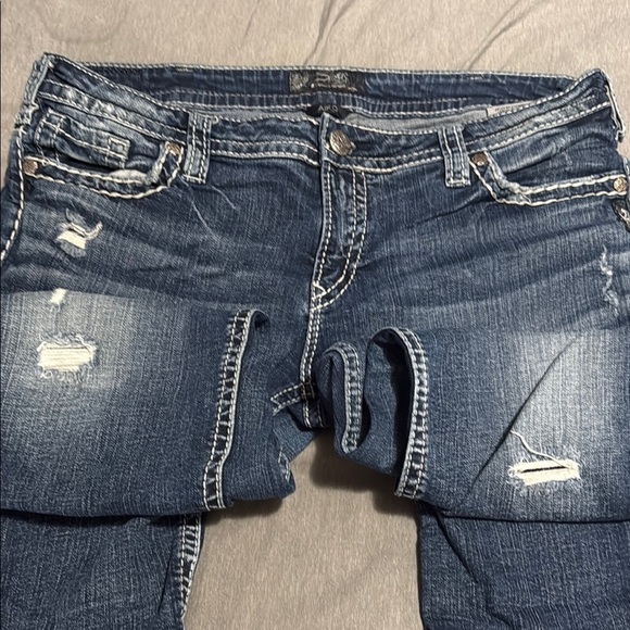 Silver Jeans Distressed Aiko Capri - Picture 4 of 5